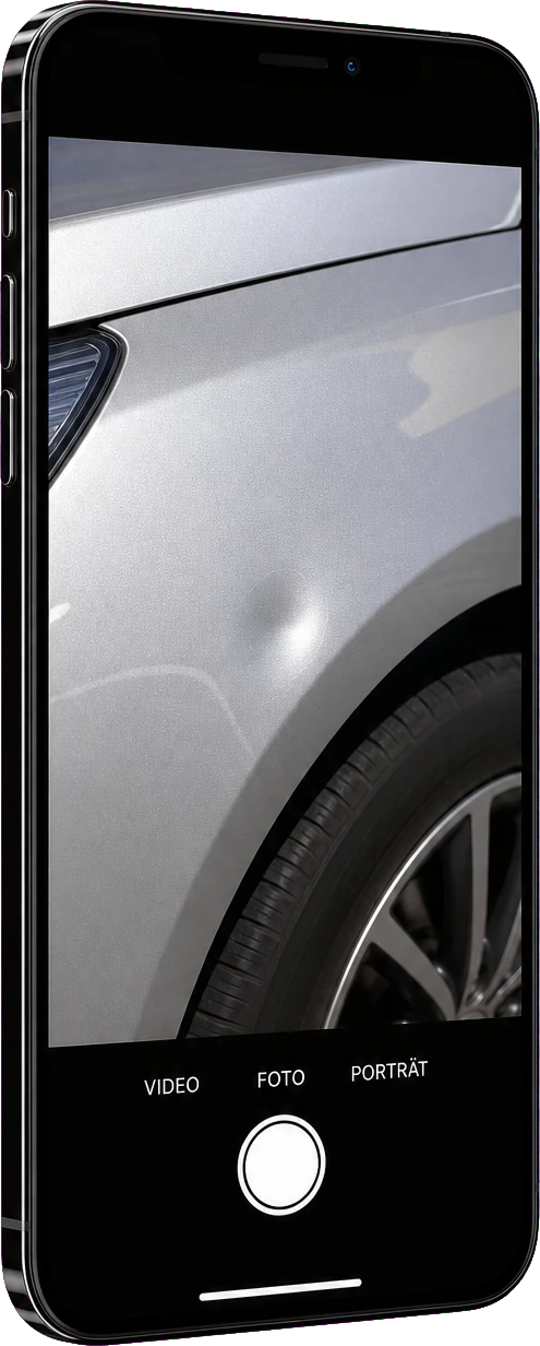 Smartphone fotografiert eine Delle am Kotflügel